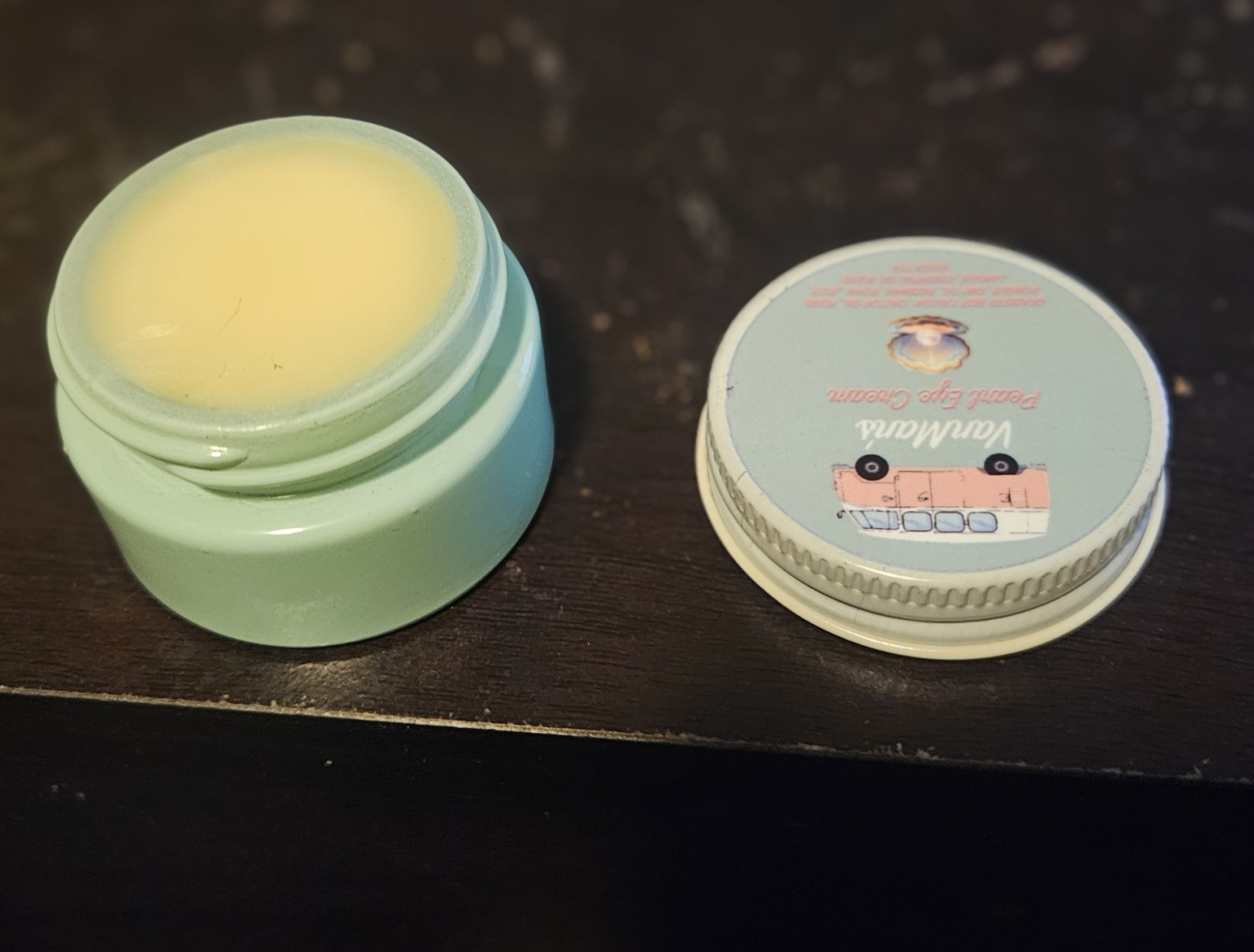 VanMan eye cream amount