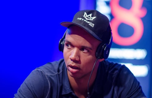 Phil Ivey using headphones to help his concentration